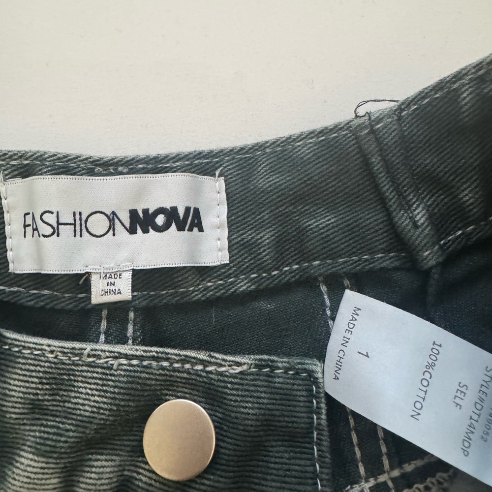 Stylish Cargo Jeans - Picture 2 of 3